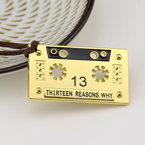Portachiavi in Metallo a Forma di Audiocassetta del Film '13 Reasons Why', Gioiello Punk per <span class=keywords><strong>Donna</strong></span>, Regalo con Logo - Product Image 3