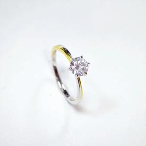 Elegante anillo de compromiso solitario de moissanita de Plata de Ley 925 6A con chapado en oro y chapado en rodio - Product Image 4