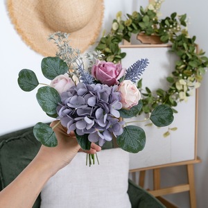 CallaFloral Bouquet Portable Hydrangeas et Roses Artificielles Effet Pluie pour Décoration Maison et Mariage CF02032 - Product Image 1