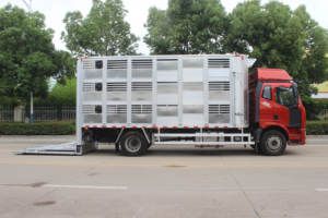<span class=keywords><strong>Camion</strong></span> de transport de volaille nouveau 4*2 4*4 6m 8m boîte <span class=keywords><strong>camion</strong></span> de transport de porc moutons vaches cochons 20-60CBM <span class=keywords><strong>camion</strong></span> de transport d'animaux - Product Image 6