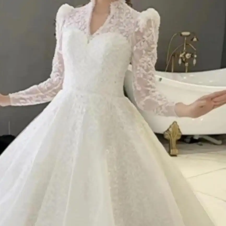 2024 tuyệt đẹp Hoàng Gia khiêm tốn V cổ áo cô dâu cổ cao đính cườm 3D Lá ren dài tay áo cộng với kích thước Công Chúa Váy cưới
