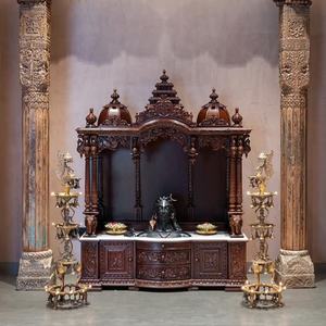 Mandir en bois de qualité supérieure, sculpté avec des détails raffinés, unité de prière au design magnifique alliant solidité, fonctionnalité et attrait classique - Product Image 1