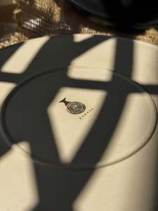 Plato de Cerámica Hecho a Mano con Diseño Tribal, Resistente, con Acabado Brillante, Apto para Microondas, Elegante Plato para Servir Comida en Hoteles - Product Image 2