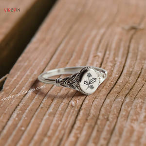 <span class=keywords><strong>Anello</strong></span> Personalizzato da Donna in Acciaio Inossidabile, Design Classico Rotondo con Incisione Personalizzata, per Matrimonio o <span class=keywords><strong>Festa</strong></span> <span class=keywords><strong>della</strong></span> <span class=keywords><strong>Mamma</strong></span> - Product Image 3