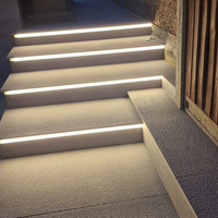 Carreaux de porcelaine gris clair antidérapants, briques réfractaires, marches d'escalier extérieures 330x1200x20mm