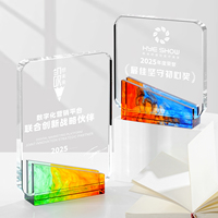 Plaque en verre personnalisée de haute qualité, bouclier en verre cristal de forme créative, prix bas et base colorée, LOGO personnalisé