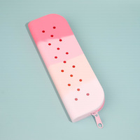 Nouveau design étudiant Croc breloques porte-crayon en silicone enfant stylo créatif sac de rangement multifonctionnel fermeture éclair pochette à crayons