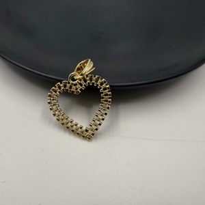 Colgante Clásico de Cobre con Baño de Oro de 14k en Forma de Corazón Hueco para Mujer, Accesorio de Moda Elegante - Product Image 3