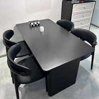Ensemble table et chaises en dalle de pierre noire, style italien minimaliste, luxe léger, pour petit appartement, design haut de gamme, rectangulaire