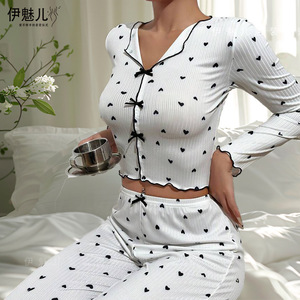 Conjunto de ropa de dormir popular en el comercio electrónico transfronterizo europeo y americano: pijama de manga larga con cuello y estampado de corazones para mujer, disponible en - Product Image 2