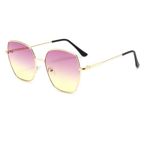Gafas de sol cuadradas con protección <span class=keywords><strong>solar</strong></span> para exteriores para mujer con gradiente UV400 de marco completo de metal multicolor <span class=keywords><strong>y</strong></span> baratas a buen precio al por mayor - Product Image 2