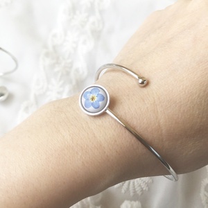 Pulsera Ajustable de Resina Epoxi con Flores Secas Reales de Nomeolvides, Diseño Personalizado al por Mayor - Product Image 4