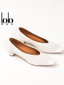 รองเท้าส้นเหลี่ยมสีพื้นเรียบง่ายสำหรับผู้หญิง สไตล์ลำลอง แฟชั่นอินเทรนด์ ขายดีประจำฤดูใบไม้ผลิปี 2026 - Product Image 1