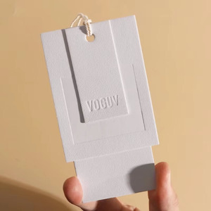 Abbigliamento personalizzato in rilievo appendere etichette con semplice modello <span class=keywords><strong>milano</strong></span>, speciale etichetta di carta indumento alla moda delle donne Swing Tag - Product Image 1
