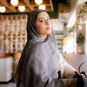 ผ้าคลุมศีรษะมุสลิมพิมพ์ลายสำหรับผู้หญิง รุ่นหรูหรา ระบายอากาศได้ดี ใช้ได้ทุกฤดู ปี 2026 ขายดีที่สุด รับทำโลโก้ตามสั่ง ขายส่ง - Product Image 1