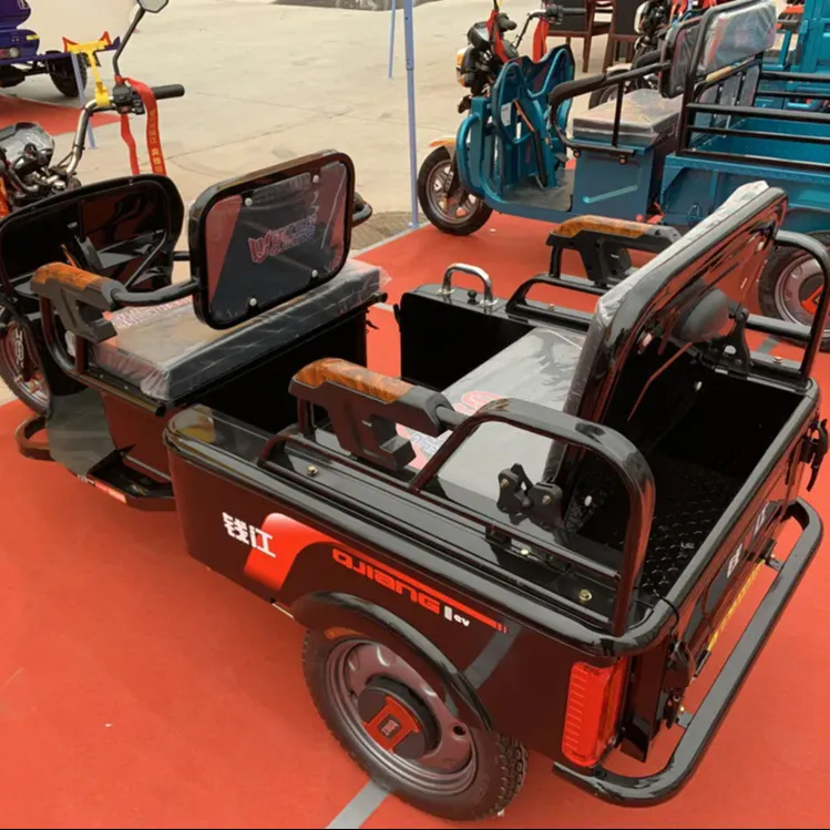 古典的な中国の安い3輪スクーターオートバイ電気貨物三輪車ホット電気三輪車トライク電気3輪
