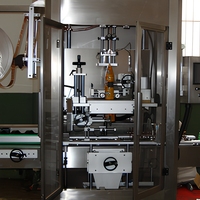 Machine d'étiquetage des manchons pour bouteilles, canettes, emballages en plastique et en verre