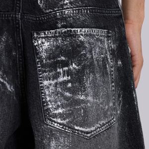กางเกงยีนส์ผู้ชายสไตล์พังก์ทรงหลวม ผ้าฝ้าย 100% ล้างสีแบบวิสเกอร์ พร้อมเคลือบฟอยล์สีเงิน ดีไซน์ 3 มิติ แบบสั่งทำสำหรับขายส่ง - Product Image 6
