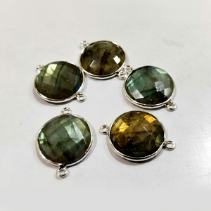 Connecteurs à double boucle en labradorite naturelle, forme ronde de pièce de monnaie, 19 mm, type briolette - Product Image 1