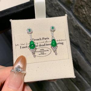 Boucles d'oreilles en argent pur S925 serties de diamants, chalcédoine naturelle en forme de gourde, style luxueux et raffiné, style chinois nouveau, double vert, Fu Lu - Product Image 1