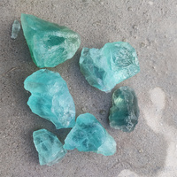 Vente en gros de pierre brute : spécimen minéral de fluorite verte, cristal sculpté avec motif animalier pour la décoration intérieure et la collection