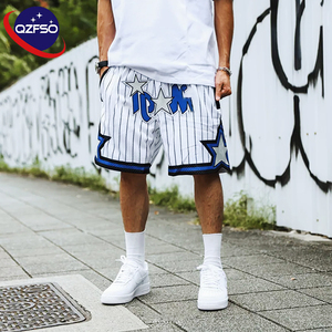 Shorts <span class=keywords><strong>de</strong></span> <span class=keywords><strong>basket</strong></span>-ball respirants à séchage rapide QZFSO avec impression par sublimation personnalisée, double maille et rayures graphiques pour hommes - Product Image 1