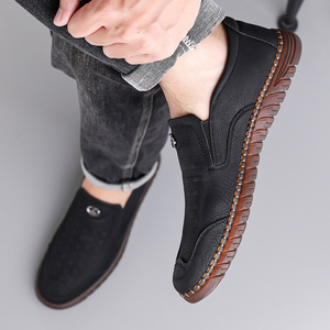 Mocassins en cuir pour hommes, bout rond, à enfiler, respirants, semelle en caoutchouc, motif géométrique, boucle décorative, chaussures de conduite décontractées pour l'automne - Product Image 3