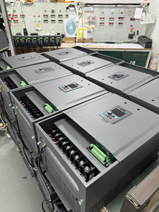 ไดรฟ์ VFD 45kW 60HP แบบเฟสเดียวเป็นสามเฟส 220V 380V 480V ควบคุมแบบ VF ระดับ IP20 สำหรับมอเตอร์ปั๊มและคอมเพรสเซอร์ INDRVCT - Product Image 1