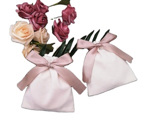 Sac à cordon en satin de soie luxueux avec logo personnalisé pour bijoux, perruques, vêtements, chaussures, emballage - Product Image 2