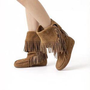 Botas Planas de Ante de Lujo Personalizadas por el Fabricante, con Flecos Estilo <span class=keywords><strong>Boho</strong></span> y Punta de Mocasín Cosida a Mano, para Boutiques de Alta Gama - Product Image 3