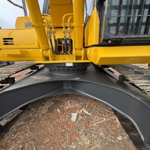 Excavadora Komatsu PC240 24T Modelo 2024 con Bomba Hidráulica Cummins, Engranaje Comprobado para Entornos Costeros Ricos en Sal, Ideal para Muelles Portuarios - Product Image 3