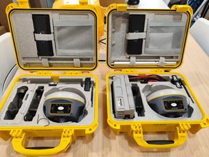 South GNSS RTK ฐานช่อง1598และเสาอากาศทั้งหมดในตัวแบตเตอรี่คู่ GPS RTK - Product Image 1