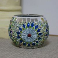 Bougeoirs en mosaïque de verre uniques de 10.5x7x8cm Bougeoirs en mosaïque de verre européens élégants Décor coloré fait à la main pour la maison