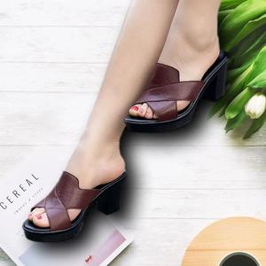Sandales et <span class=keywords><strong>pantoufles</strong></span> pour femmes, tendance 2024, vente en gros, grande taille, nouvelles, talons hauts épais, imperméables, chaussures décontractées pour femmes - Product Image 4