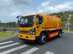 Camion à vide <span class=keywords><strong>pour</strong></span> eaux usées Dongfeng 8m³, Camion d'<span class=keywords><strong>aspiration</strong></span> des eaux usées Dongfeng 8CBM, Camion à vide <span class=keywords><strong>pour</strong></span> fosses septiques Dongfeng 8 mètres cubes - Product Image 1