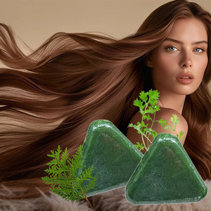 Savon Solide Artisanal aux Herbes de Thuya Oriental, Usman et Herbes, Anti-Pelliculaire et Contrôle du Sébum, Pour Femmes, Tous Types de Peau - Product Image 1