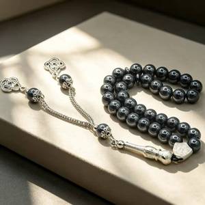 YASEEN Tasbih Étnico de Metal Color Gunmetal con Brillo, Hematita Redonda de 10mm, 33 Cuentas, Cómodo para Sostener en la Mano, Accesorio Diario para Dhikr - Product Image 1
