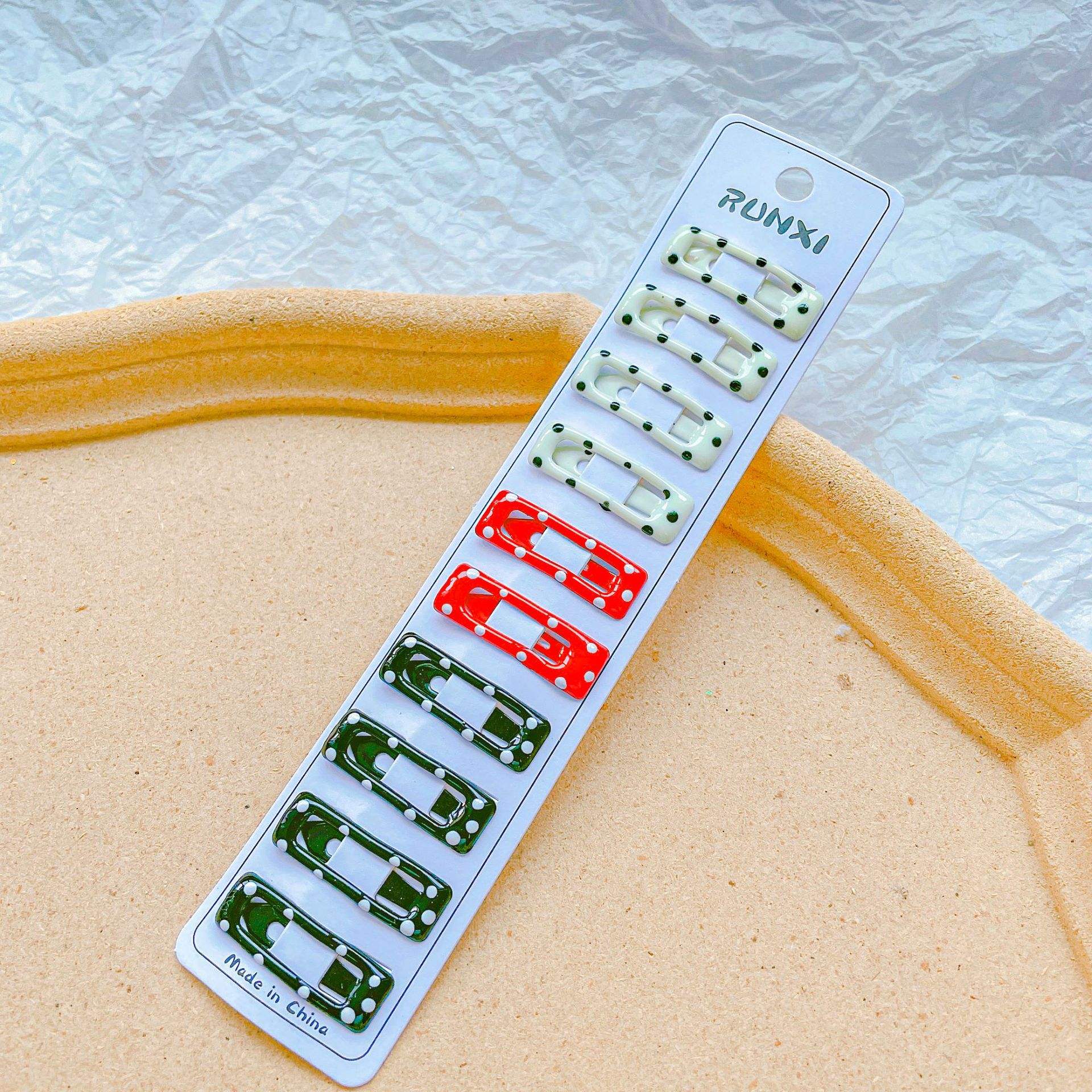 หยดน้ำมันสีแดงขาวและดำ