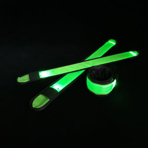 2025 xu hướng biểu tượng tùy chỉnh quảng cáo LED phản quang dây đeo cổ tay LED phản quang Slap ban nhạc nhấp nháy LED armband - Product Image 1