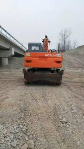 Excavatrice sur pneus d'occasion Hitachi ZX130 de 13 tonnes certifiée CE, avec godet Kubota, attache rapide, brise-roche et pompe hydraulique KYB - Product Image 4