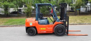 Chariot élévateur 7F d'occasion, hauteur de levage 3m, pour usage extérieur sur chaussée, moteur diesel, mât à trois sections, prix abordable - Product Image 5