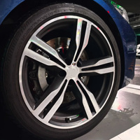 Étrier de frein arrière Brembo F50 à 4 pistons avec disques de frein de 355 mm, idéal pour les jantes de 18 à 19 pouces pour Nissan Patrol Y62
