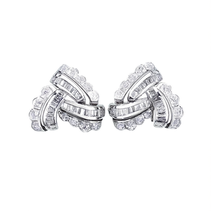 Orecchini E3309 in Oro Bianco con Diamanti Taglio Baguette Colore D Naturale Gioielli di Lusso per Donna - Product Image 1