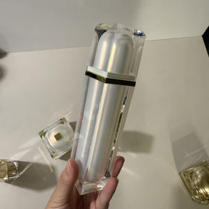 Botella Acrílica Dorada de Lujo, Carcasa Exterior Cuadrada Transparente, Carcasa Interior Blanca, Capacidad de 30 ml, 60 ml, 100 ml, 120 ml, Bomba de Espuma para Loción de Ojos - Product Image 4