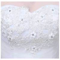 Neues Weißes Großhandels-Hochzeitskleid Prinzessinnen-Stil Eng Anliegendes Brautkleid