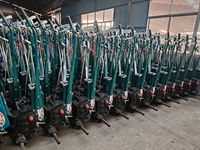 Le motoculteur de 15 CV peut être associé à plusieurs rangées de semoirs à maïs pour la plantation du maïs, facilitant ainsi le travail.