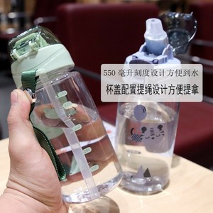 ขวดน้ำพลาสติกแบบพลิกเปิดพร้อมหลอดดูดลายการ์ตูน มีเชือกสำหรับเด็ก ป้องกันการรั่วซึม เหมาะสำหรับใช้ในโรงเรียน - Product Image 4