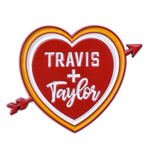 دبوس مينا معدني سريع عالي الجودة من مغني تايلور الشهير للملابس أو القبعات جذابة - Product Image 6