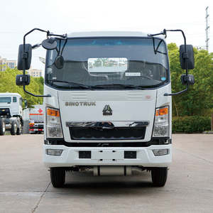 Camion-citerne à huile Sinotruk HOWO 4x2 3 m³ d'occasion, flexible et efficace, idéal pour le ravitaillement des stations-service/parcs en Afrique - Product Image 3