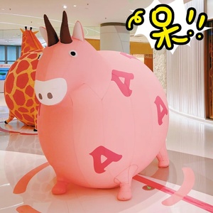 Rhino rose gonflable avec cornes amusantes pour les magasins éphémères, les centres commerciaux, les musées, les espaces de divertissement familial, les événements pour enfants - Product Image 1